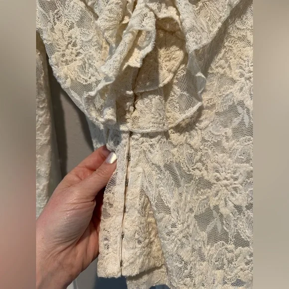 NWT: BARDOT LACE RUFFLE TOP. Size Large. - Picture 2 of 6
